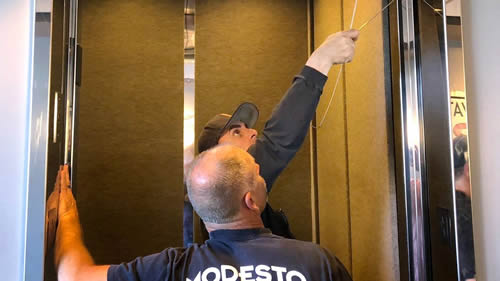 國(guó)外電梯困人