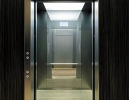 木飾與金屬相得益彰