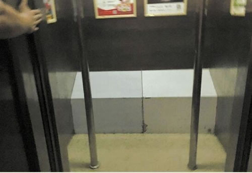 物業(yè)給電梯轎廂加裝鋼管