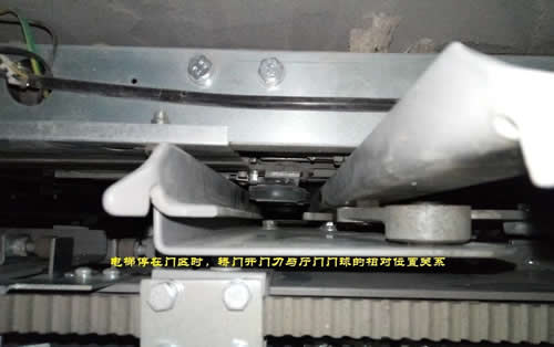 電梯門刀與廳門門球