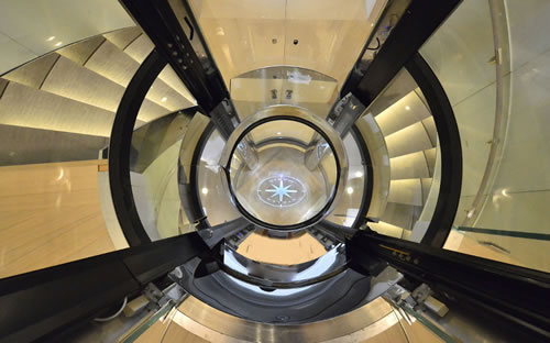 圓形電梯內(nèi)部